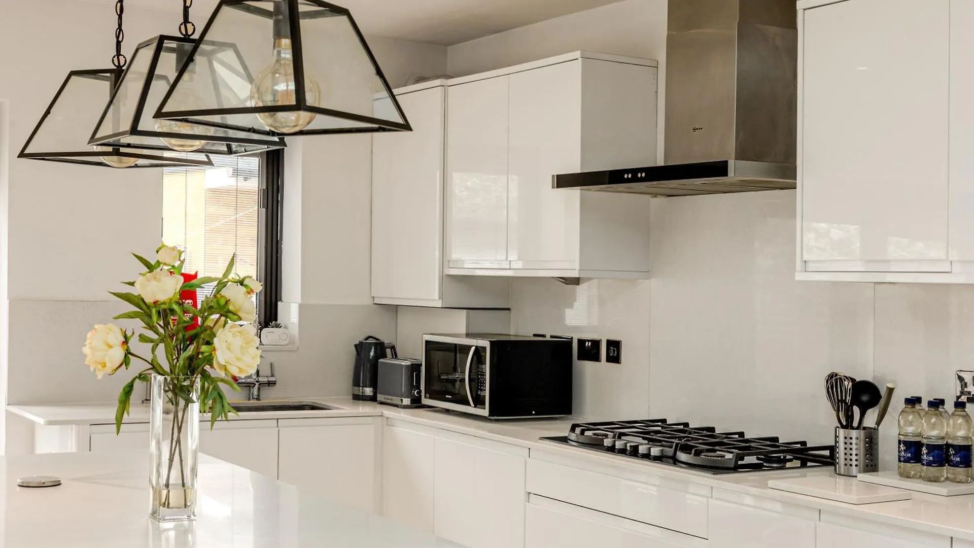 Spacious 3Br Home With Garden & Parking, Ilford Apartment
