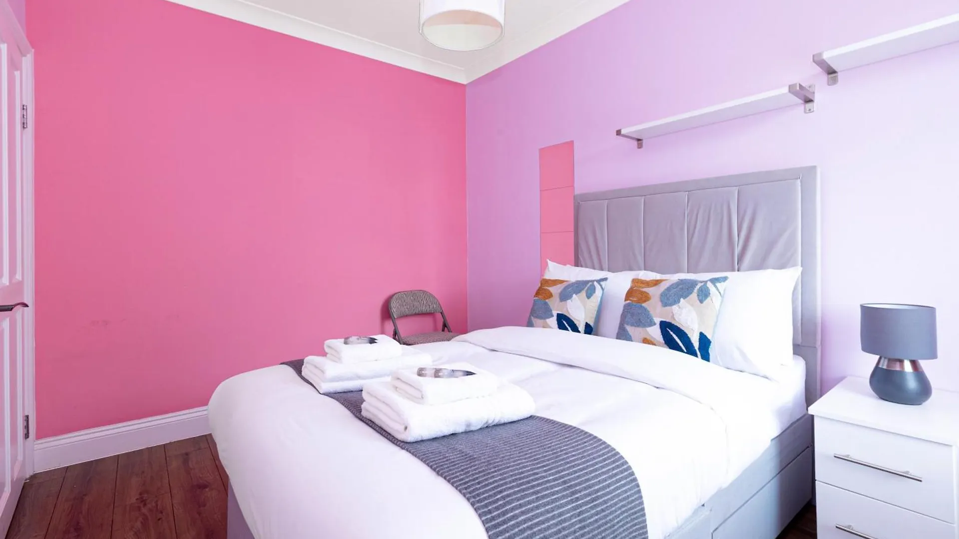 Apartment Spacious 3Br Home With Garden & Parking, Ilford