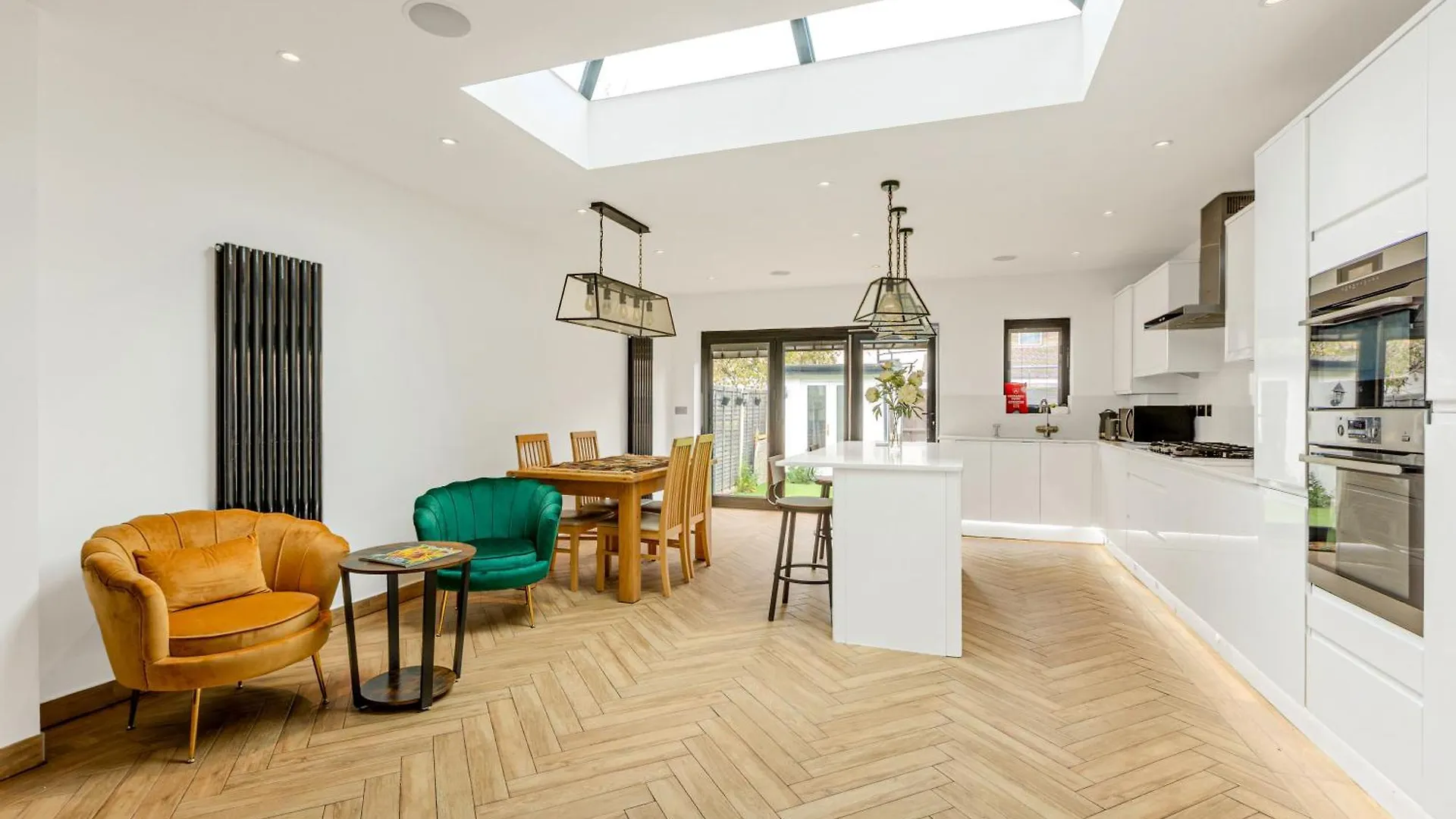Spacious 3Br Home With Garden & Parking, Ilford Apartment