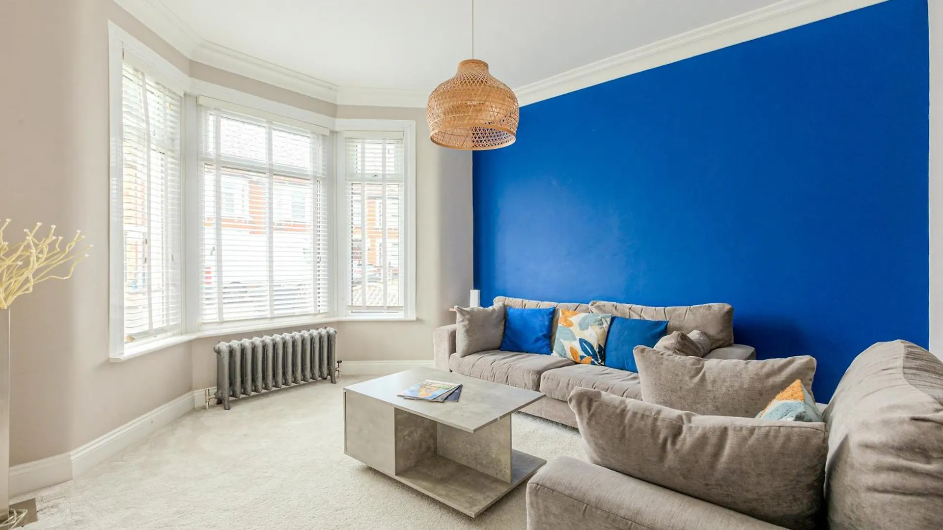 Apartment Spacious 3Br Home With Garden & Parking, Ilford