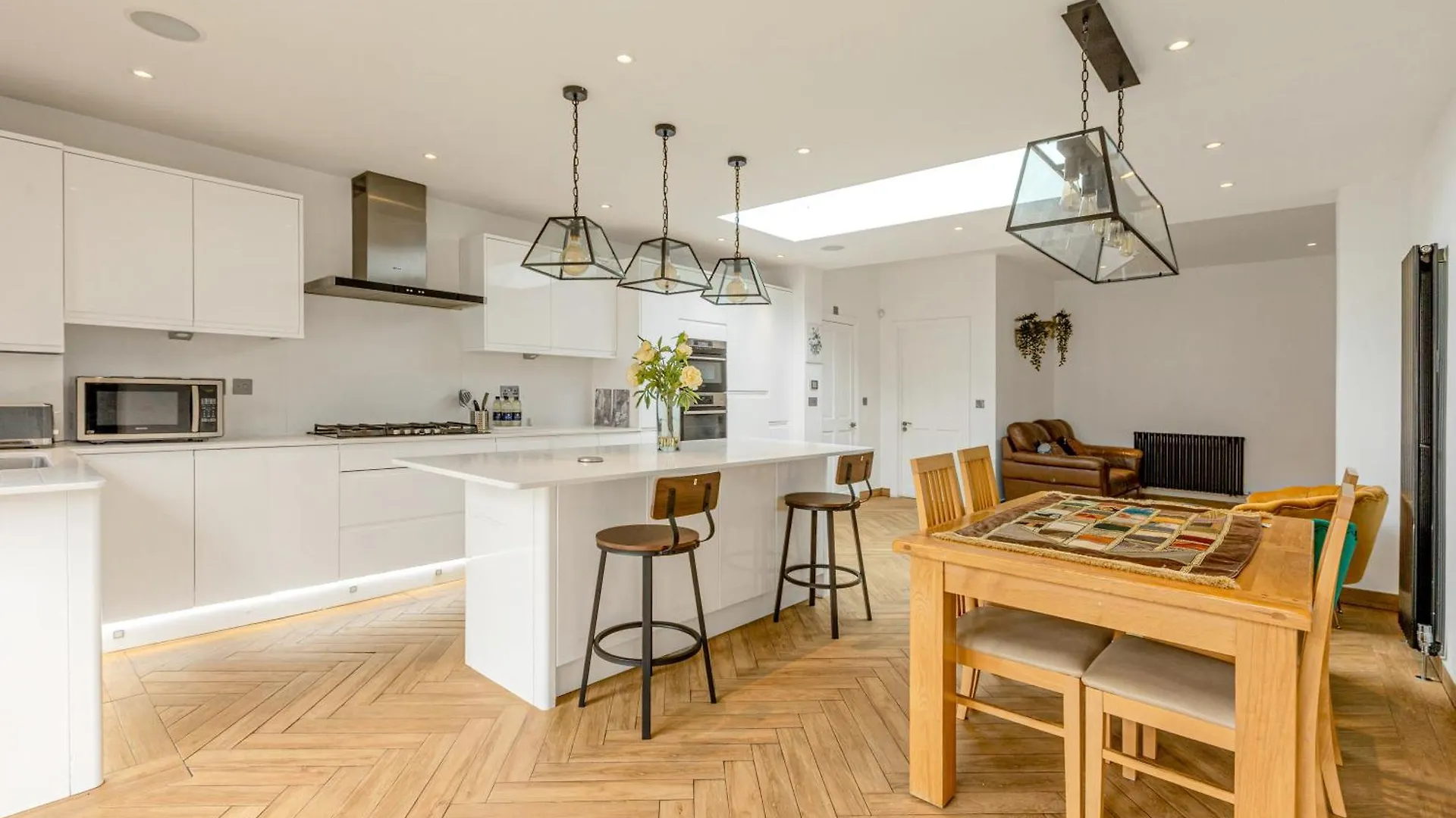 Spacious 3Br Home With Garden & Parking, Ilford Apartment
