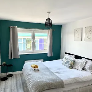 Apartment Cosy 2 Bed 5 Min Walk From London Tube Station, Ilford