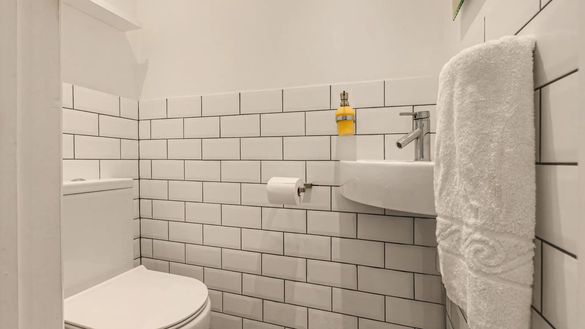 Apartment Spacious 3Br Home With Garden & Parking, Ilford